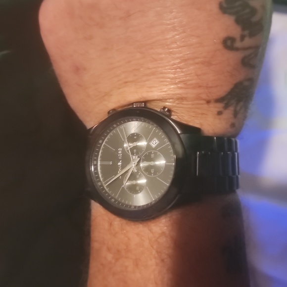 Designer watch plus extra links - Picture 2 of 3